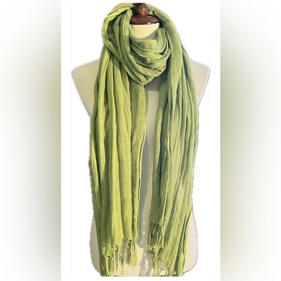 2 long broomstick crinkle scarves, viscose cotton linen blend green yellow/white - Picture 4 of 5